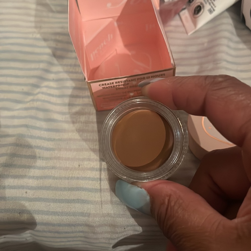 Brand new Too Faced concealer - Picture 7 of 8